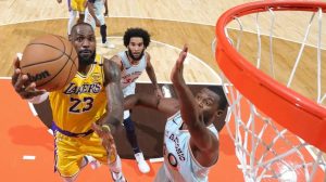 James' triple-double helps Lakers defeat Spurs