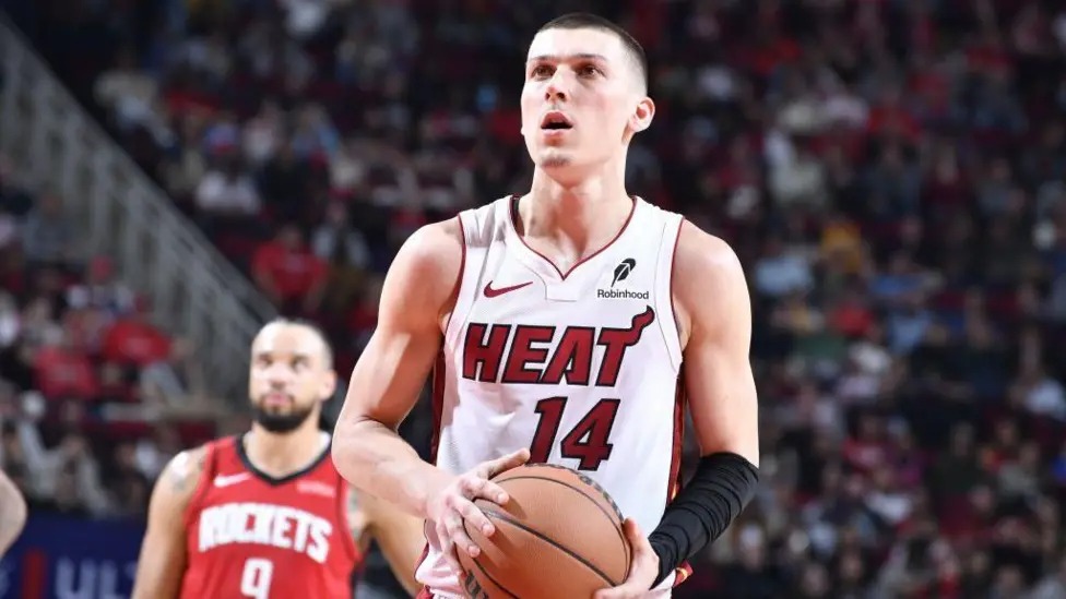 Herro helps Heat beat Rockets