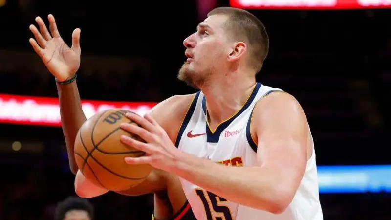 Jokic dominates against Hawks