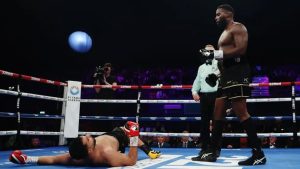 Okolie claims first-round TKO debut heavyweight