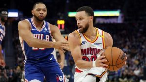 Curry makes history Warriors 76ers